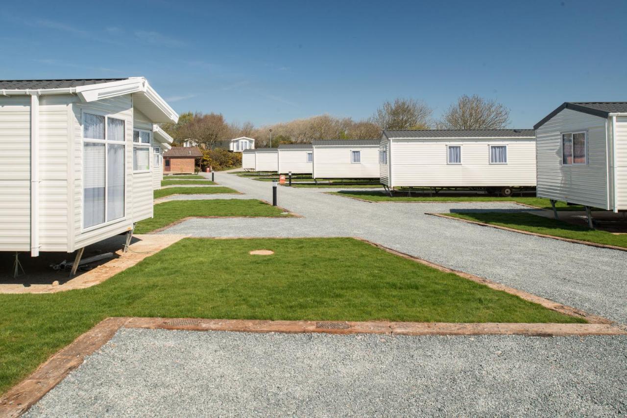 The Lakes Rookley Exteriér fotografie Static caravans at a static caravan park