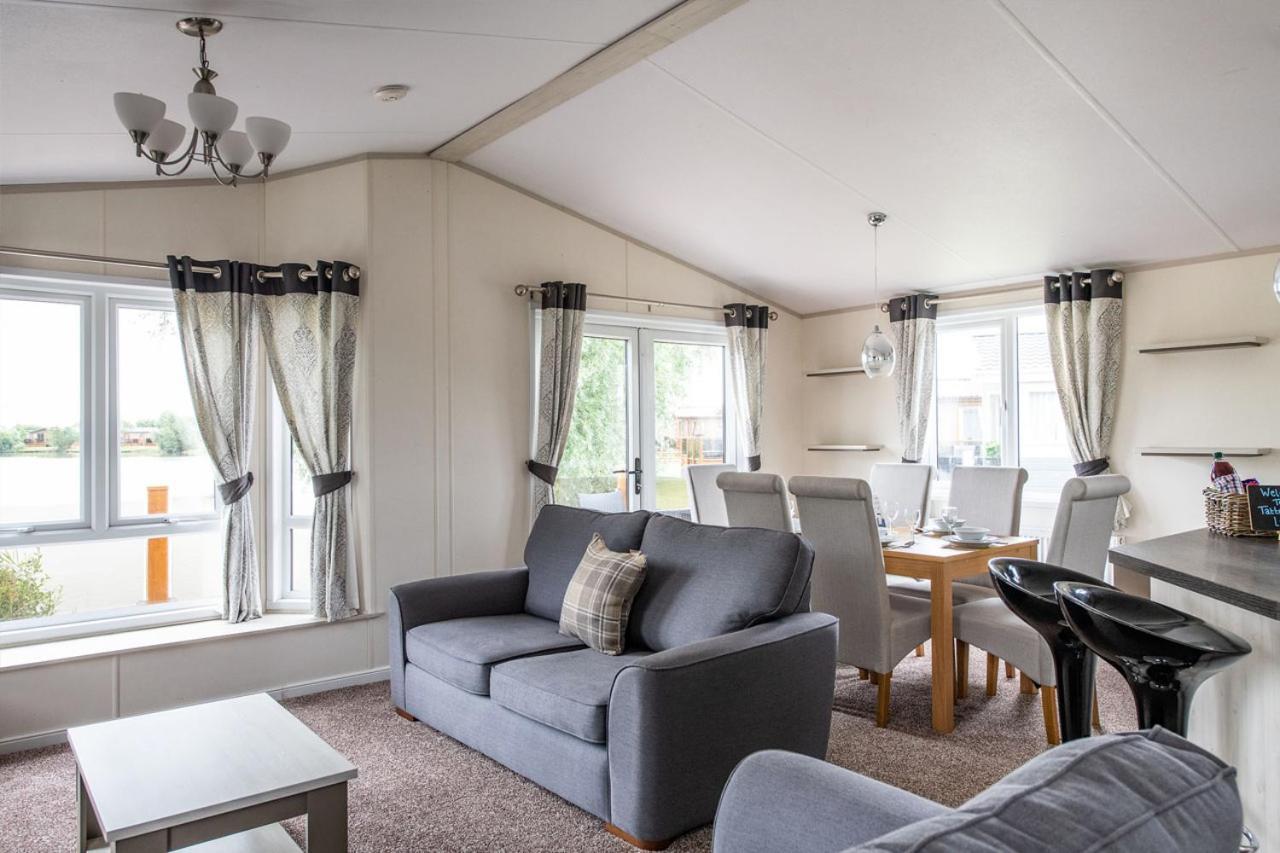 The Lakes Rookley Exteriér fotografie Interior of a static