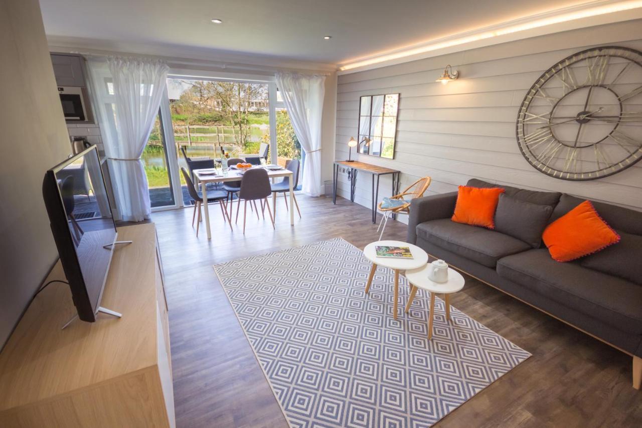 The Lakes Rookley Exteriér fotografie A staged living room